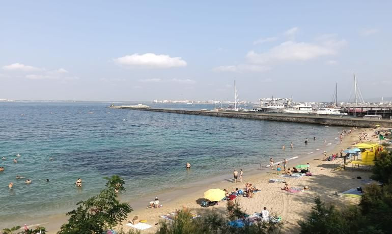 INCREIBLE ATICO CON VISTA MAR Y DELANTE PLAYA SEGOND MOLL EN