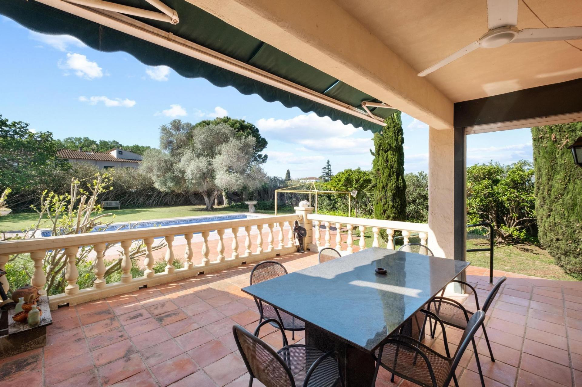 Villa con enorme jardín y piscina en pleno centro, a 5 minut - foto 3