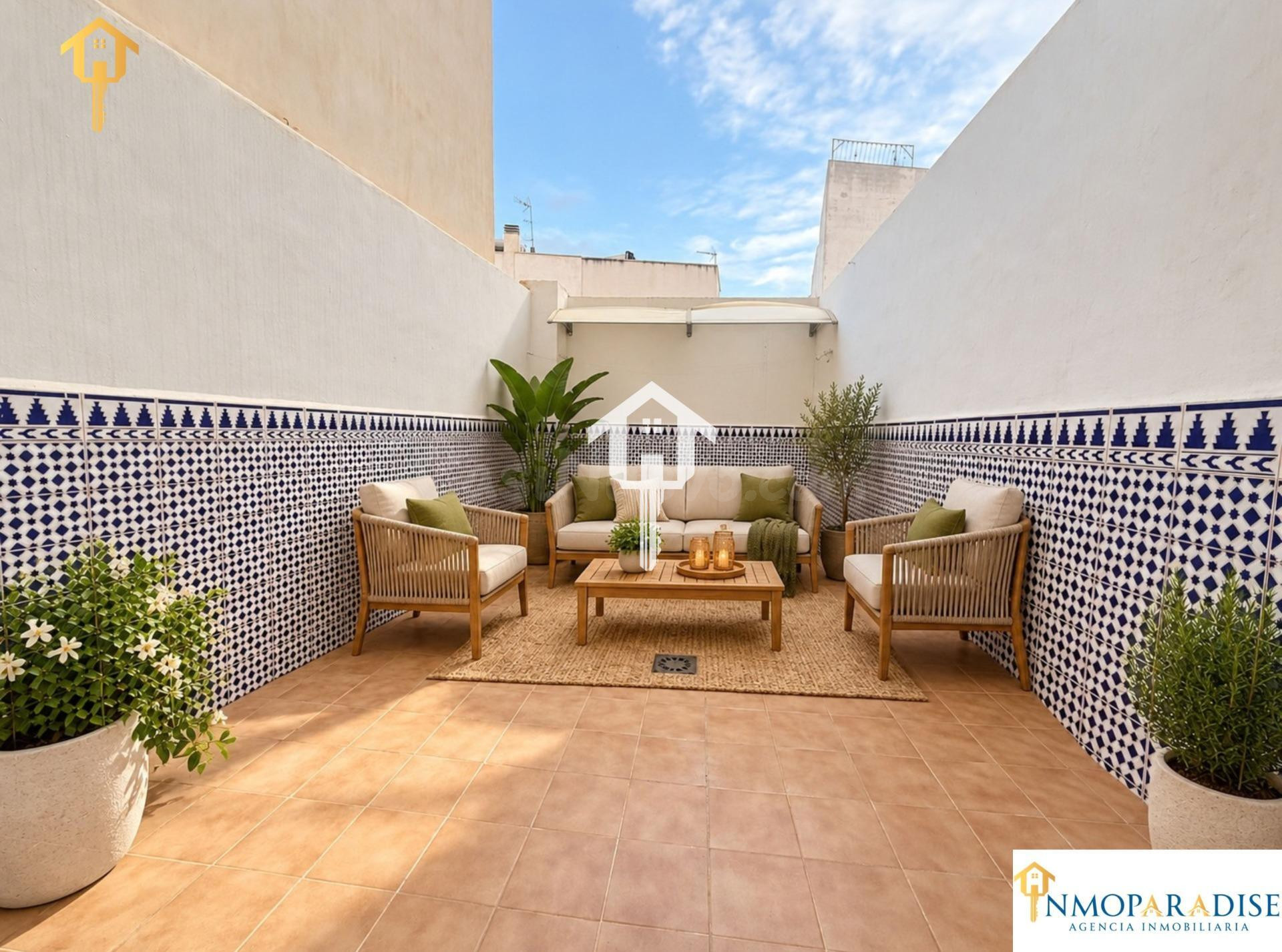 PISO EN VENTA EN ALICANTE. ZONA DE LA FLORIDA. 79m2, 2 habitaciones, 1 BAÑO, AMPLIO PATIO, PRIMERA PLANTA CON ASCENSOR.