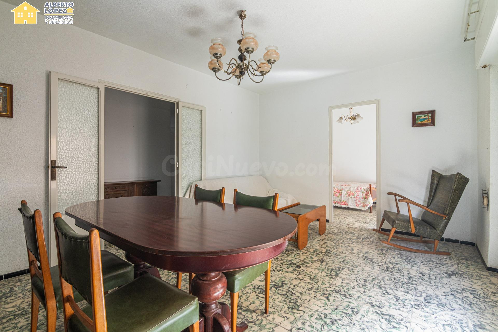 Estupendo entresuelo de 4 dormitorios a 230 metros de la pla - foto 4