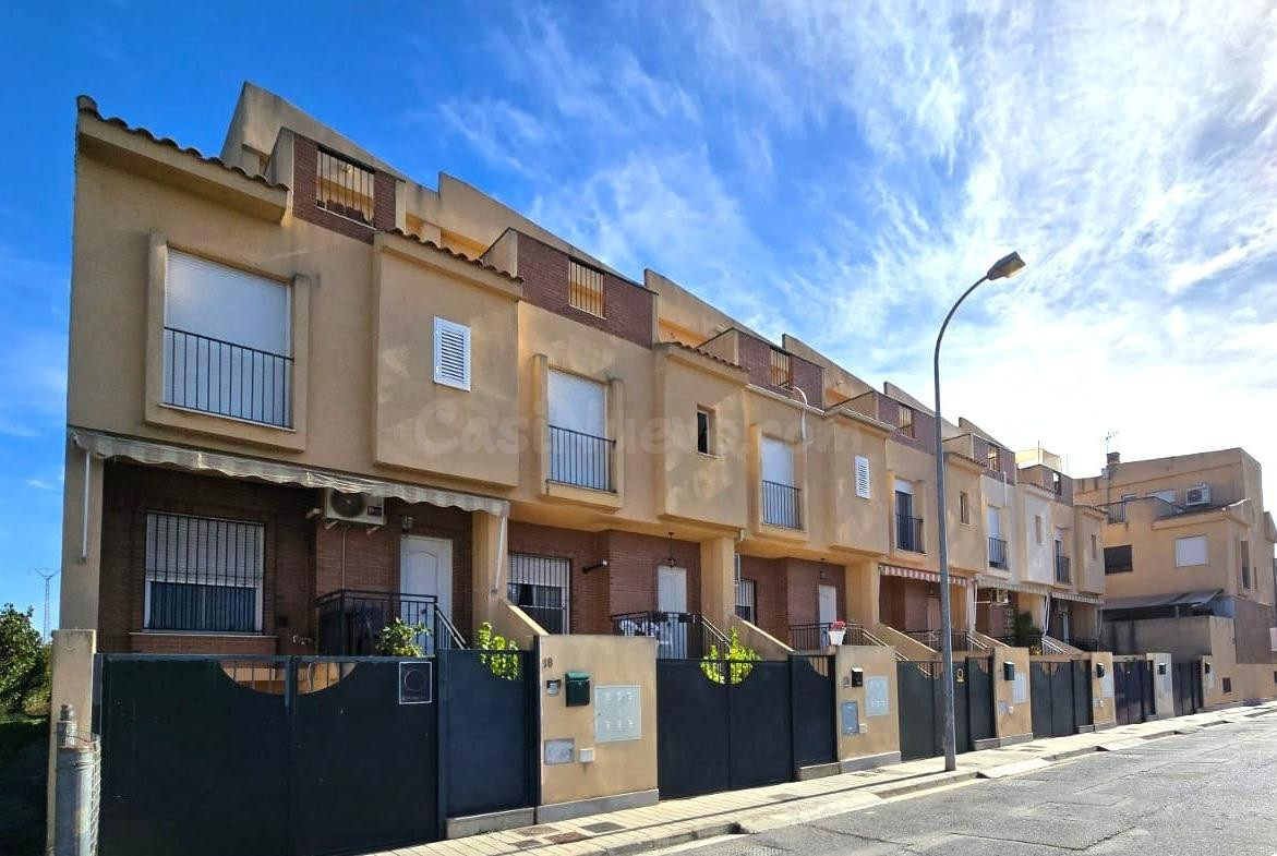 Casa unifamiliar a la venta en Santa Fe (Granada)