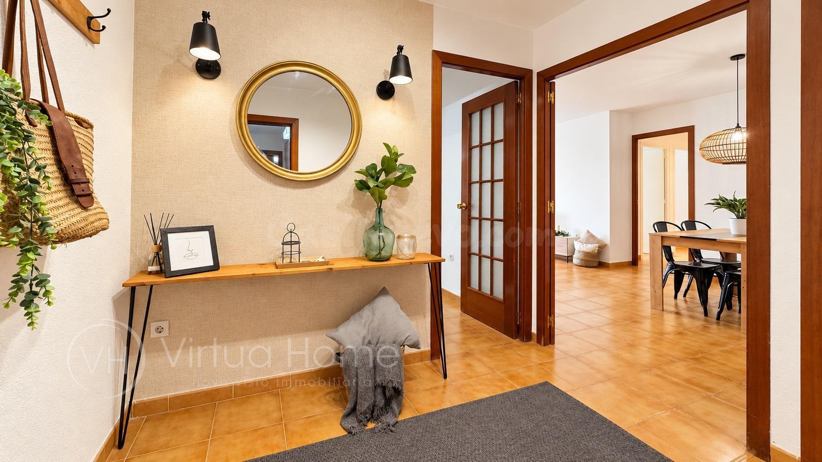Piso muy céntrico con 4 habitaciones - foto 2