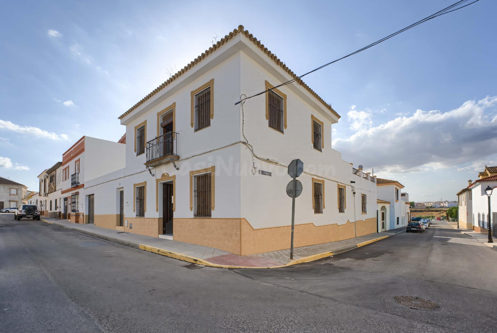 ¡¡ESPECTACULAR!! Adosada de esquina de 223 m2 con patio, ter
