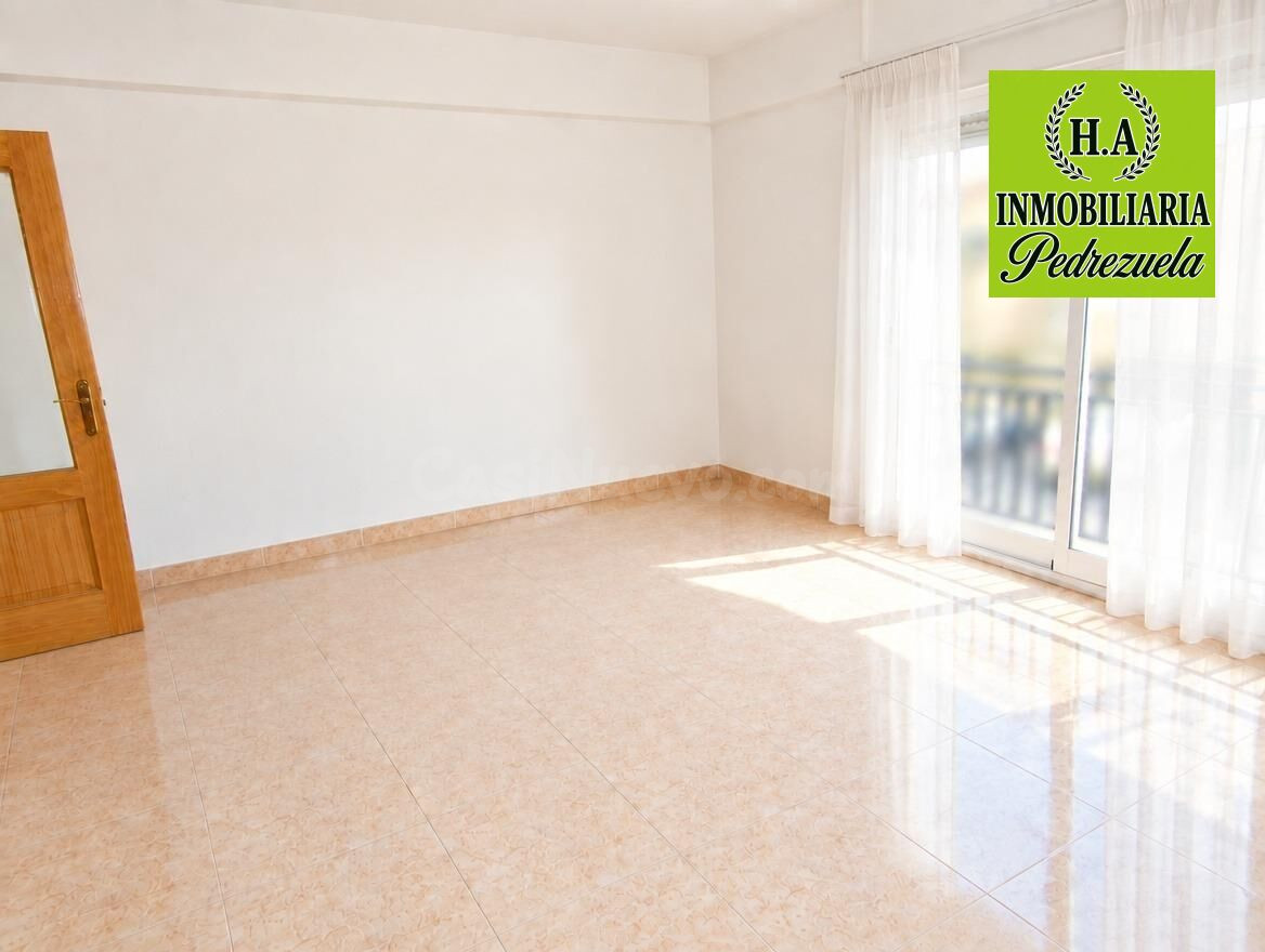 Oportunidad Única: Piso Luminoso en Pedrezuela con Plaza de  - foto 3