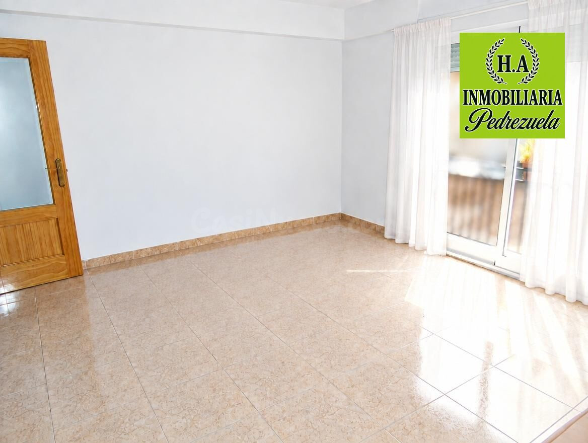 Oportunidad Única: Piso Luminoso en Pedrezuela con Plaza de  - foto 4