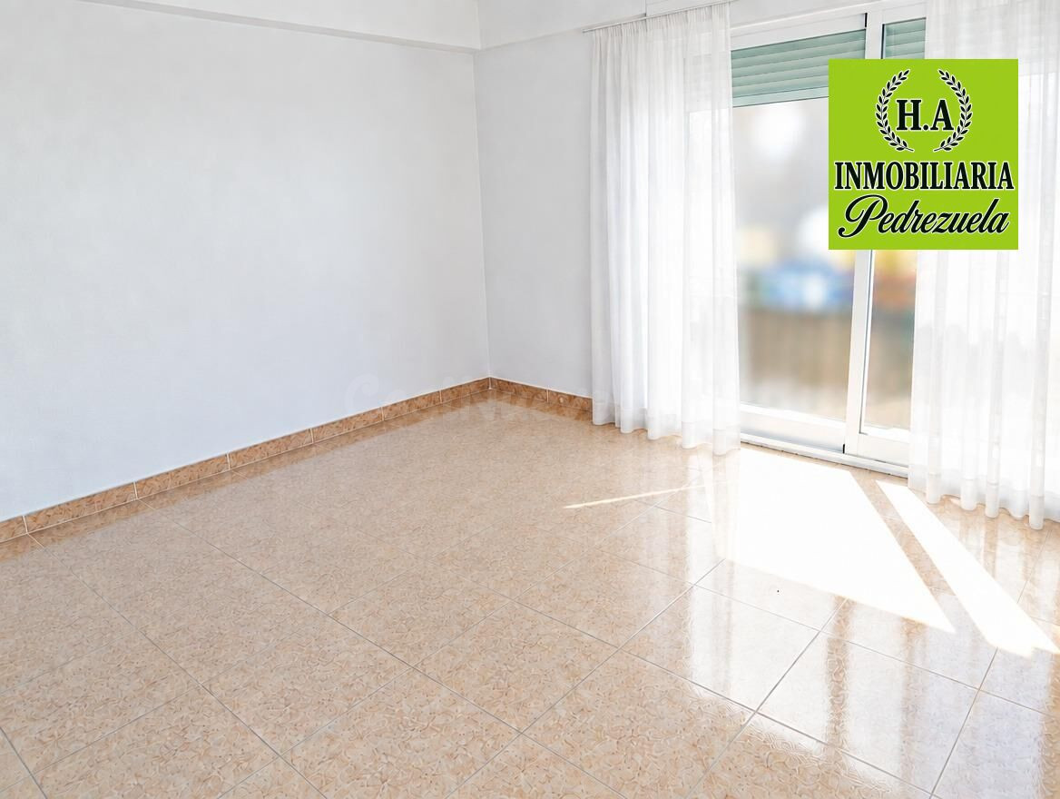 Oportunidad Única: Piso Luminoso en Pedrezuela con Plaza de  - foto 5