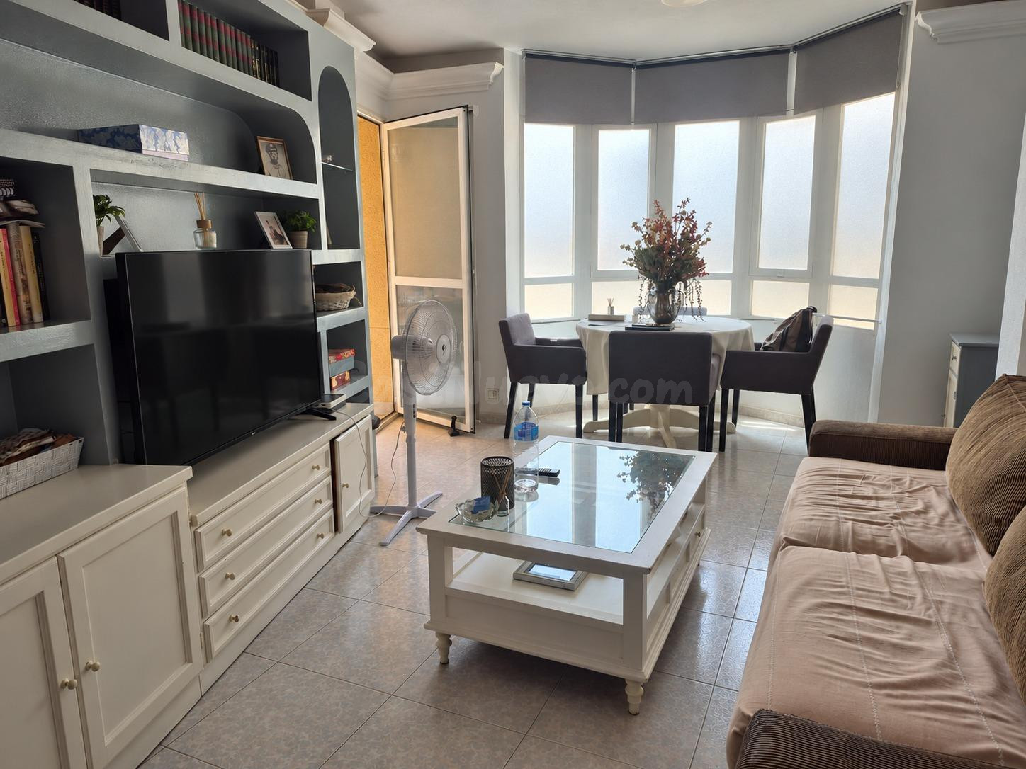 Piso en 1ª línea del mar, en el Corazón de Águilas, ¡Tu Nuevo Hogar a Pasos del Mar!