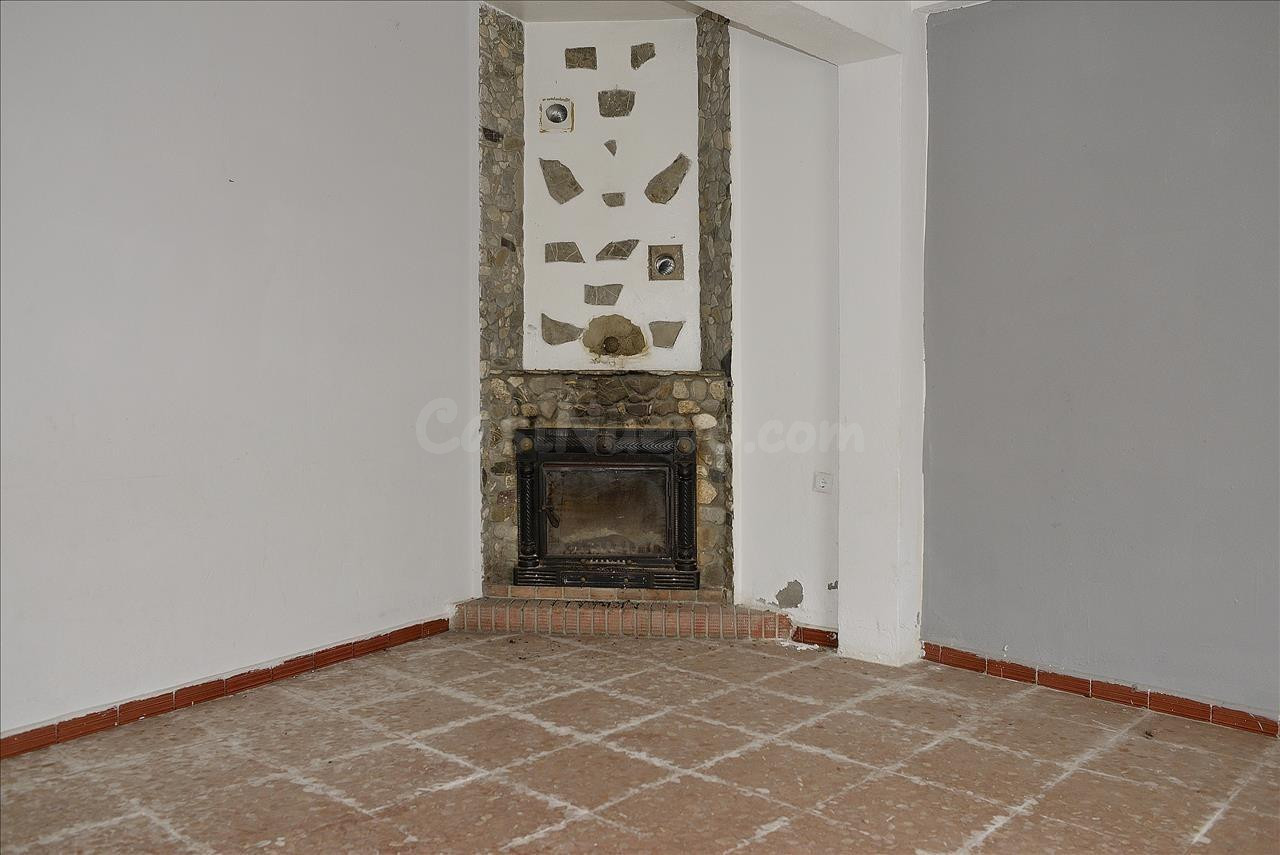 ¡GRAN CASA ADOSADA DE 351 M2 CON ENORME POTENCIAL EN ALGECIR - foto 5