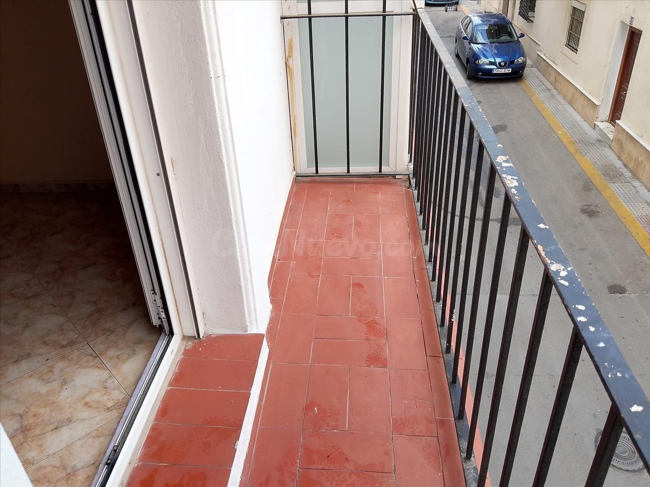 Piso de 110 m2 con 5 dormitorios y terraza en San Fernando - foto 3