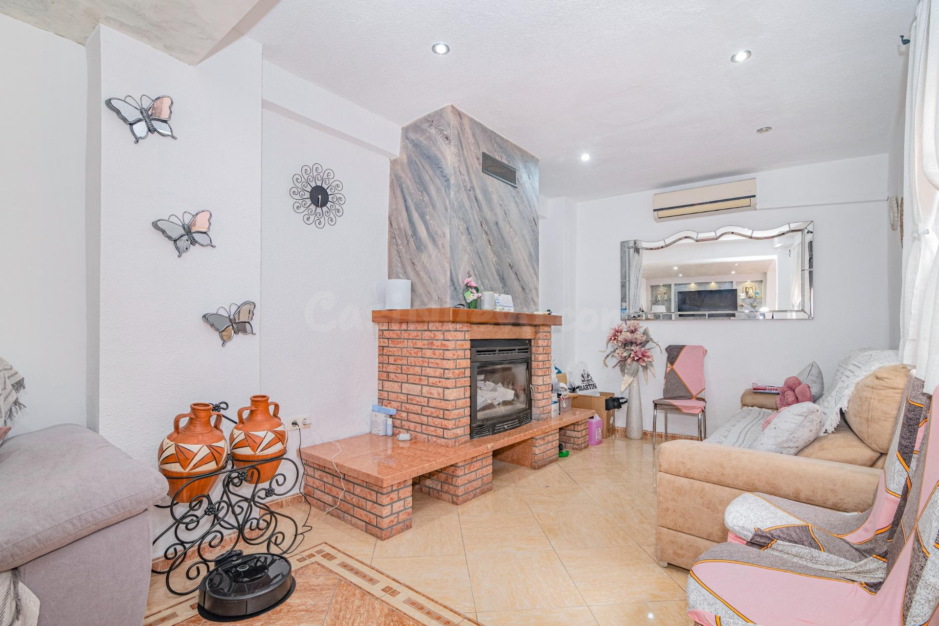Espléndida Casa en Vega de Granada, ¡Listo para Entrar a Viv - foto 2