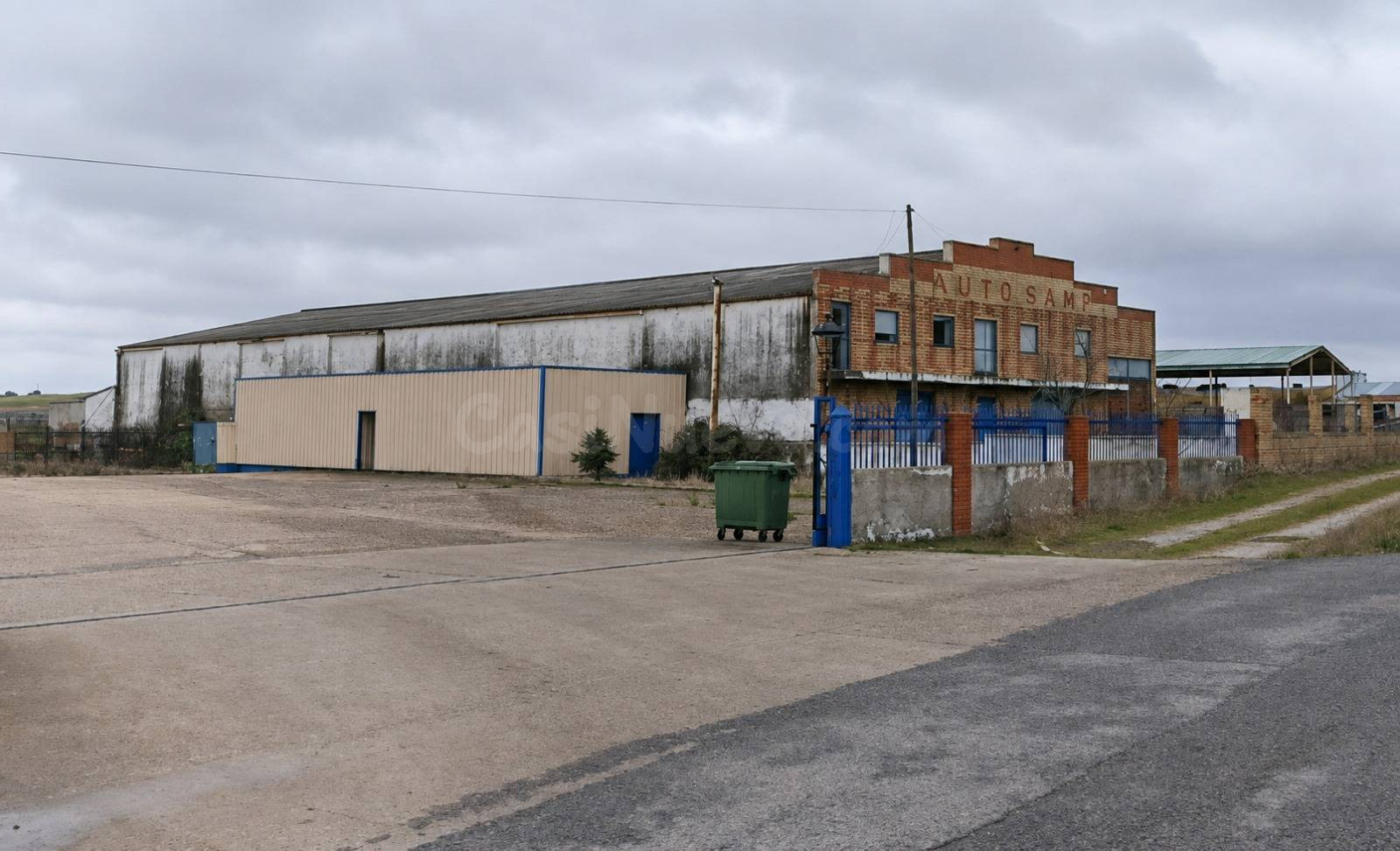 Venta nave + terreno en Miranda de Azán (Salamanca)