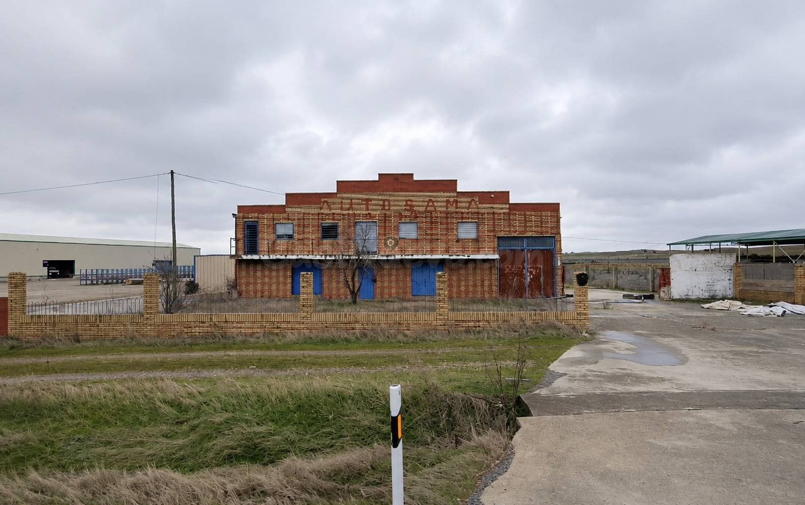 Venta nave + terreno en Miranda de Azán (Salamanca) - foto 2