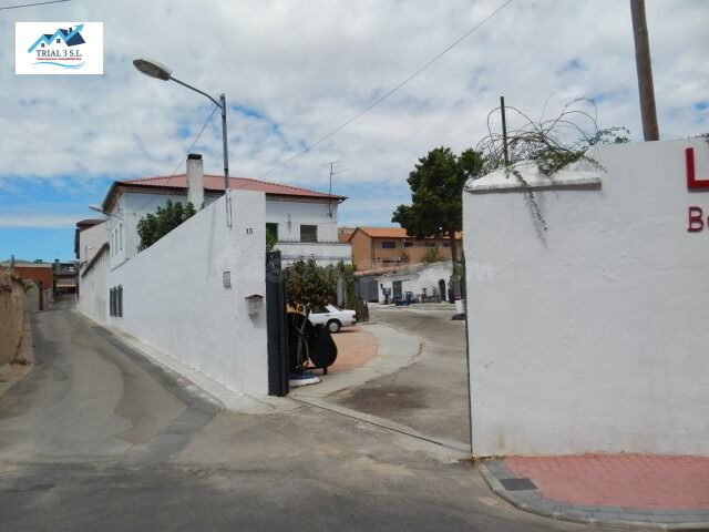 VENTA DE NAVE INDUSTRIAL EN CASARRUBIOS DEL MONTE.