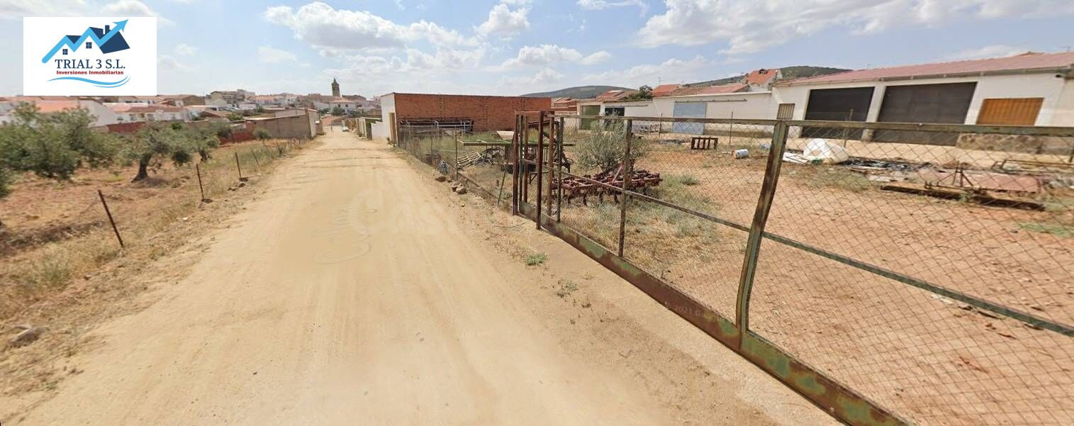 VENTA DE SUELO URBANO EN MONTERRUBIO DE LA SERENA.