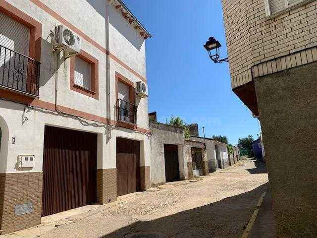 Venta casa en Montehermoso - foto 2