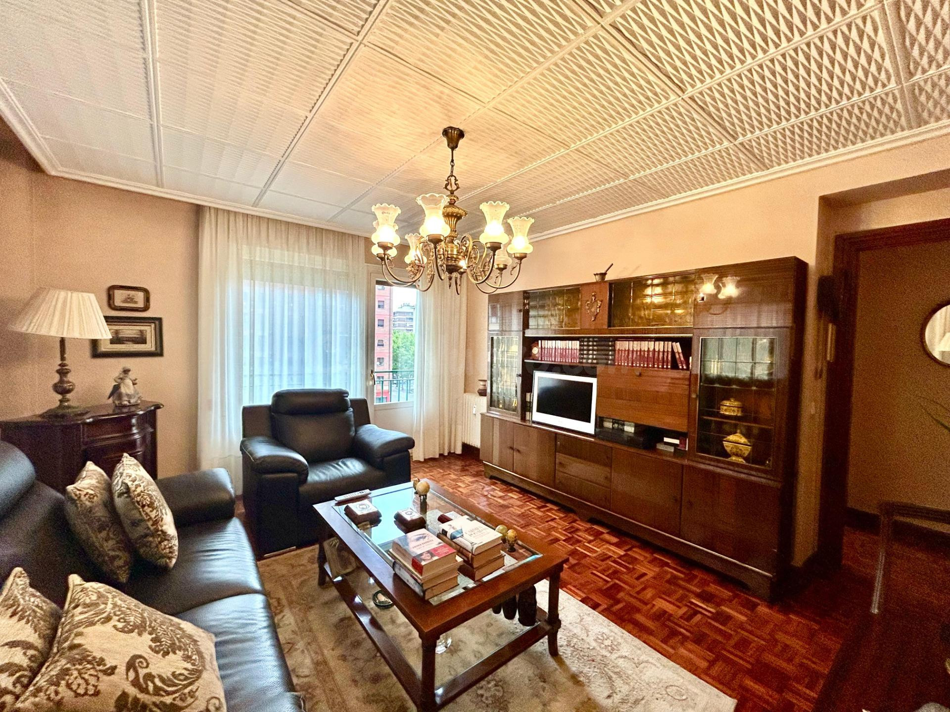 Piso amplio y luminoso con 3 habitaciones y grandes balcones - foto 3