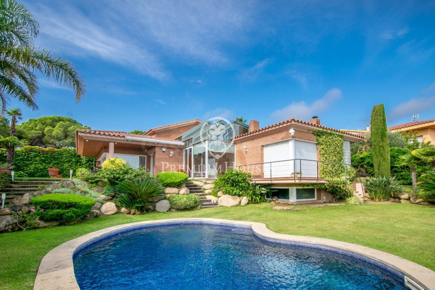 Preciosa casa de lujo en venta con vistas al mar y piscina en Calella
