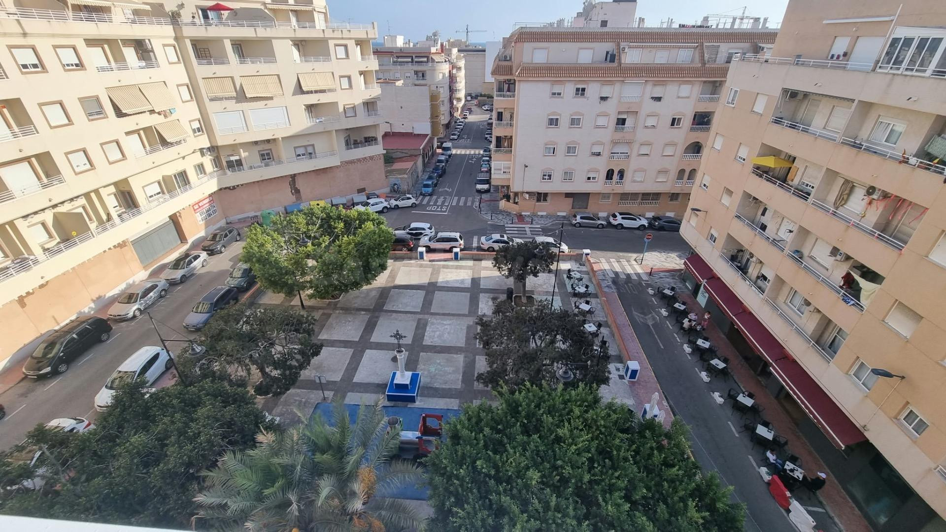 ÁTICO DE 2 DORMITORIOS A 700 METROS DEL MAR - ZONA PLAZA DEL CALVARIO, TORREVIEJA -