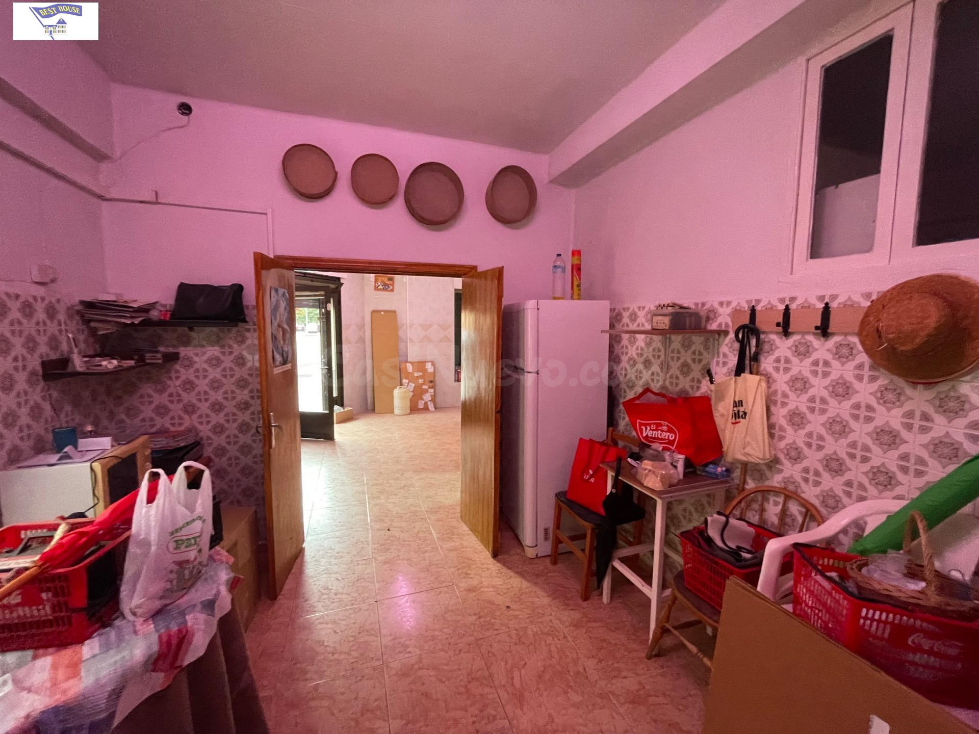 LOCAL ESQUINERO CON POSIBILIDAD DE CONVERSIÓN A VIVIENDA