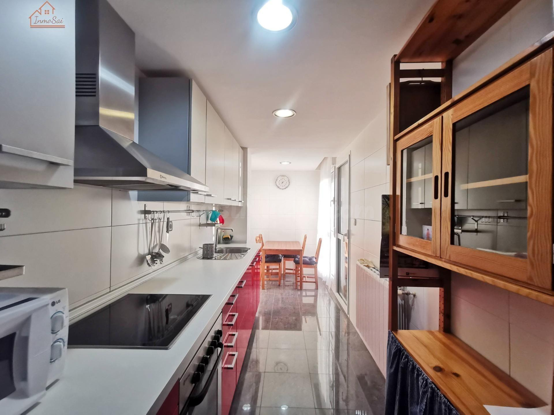 ¡Hermosa vivienda de 3 dormitorios con plaza de garaje y pis