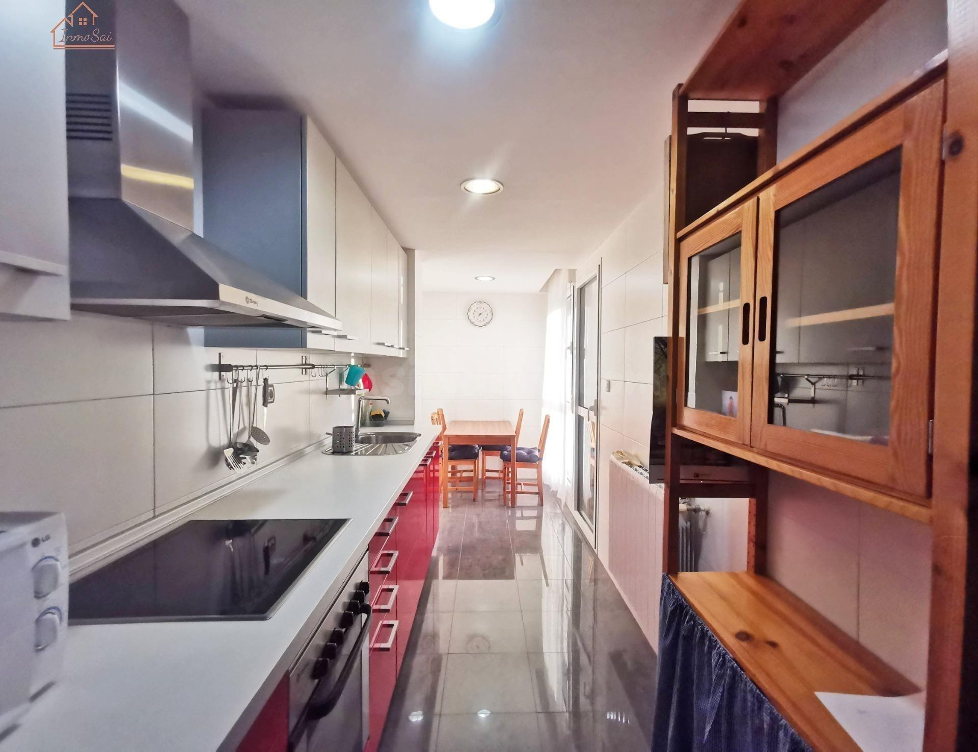 ¡Hermosa vivienda de 3 dormitorios con plaza de garaje y pis - foto 2