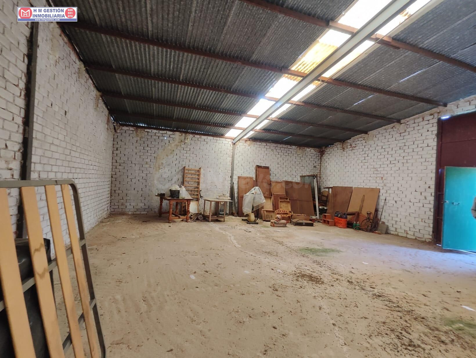 Amplia Nave Industrial en Alcázar de San Juan - Oportunidad Única