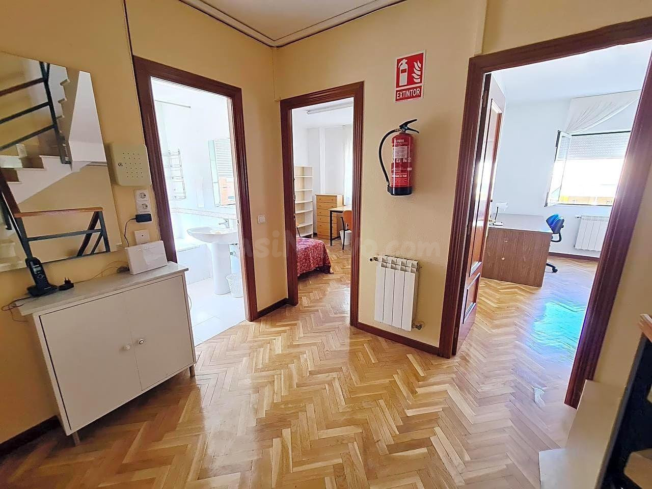 ALQUILER DE ÚLTIMA HABITACIÓN CON BAÑO EN SUITE Y GASTOS INC - foto 3