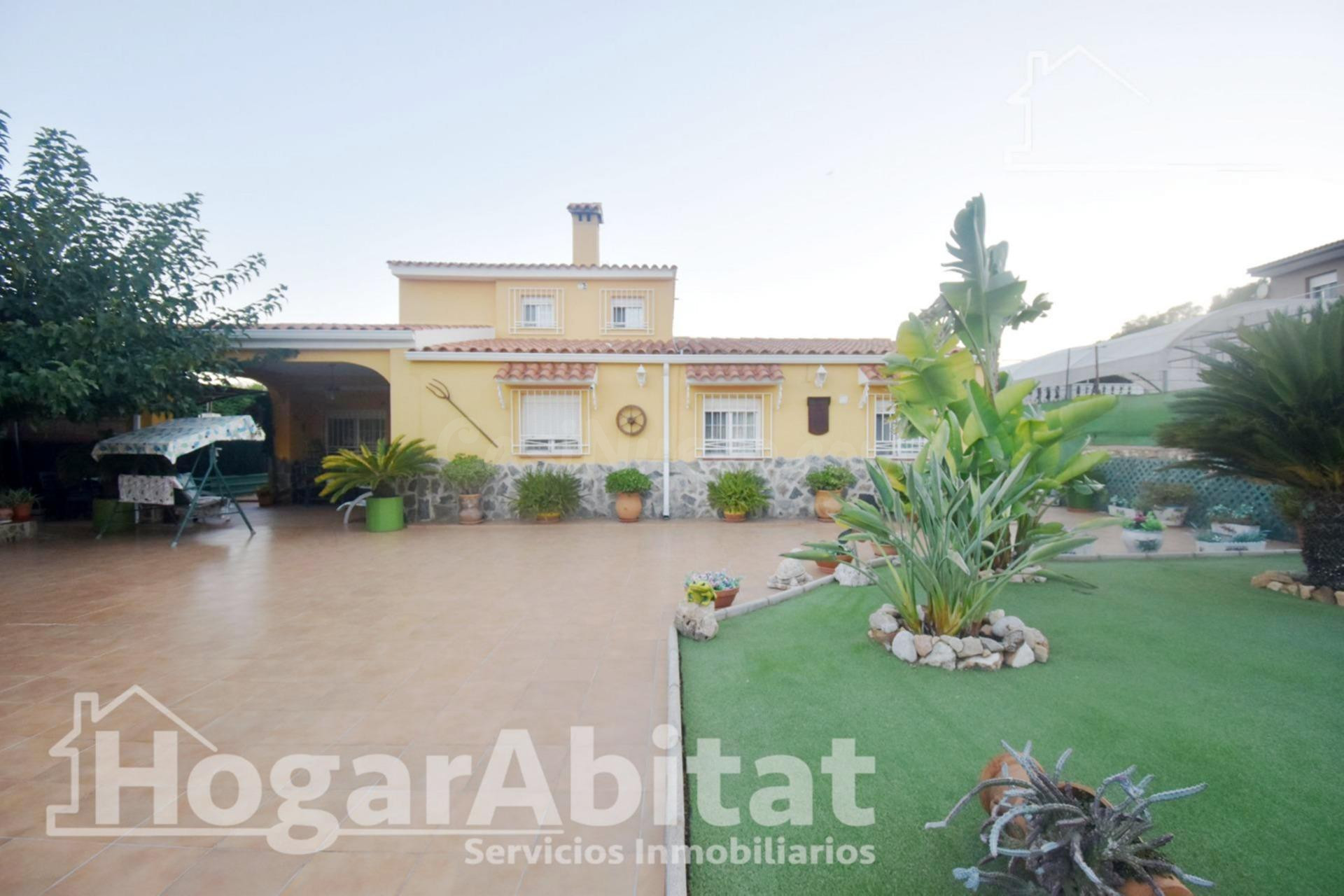 ¡Encantador Chalet! Muy amplio y sofisticado, con gran garaj - foto 2