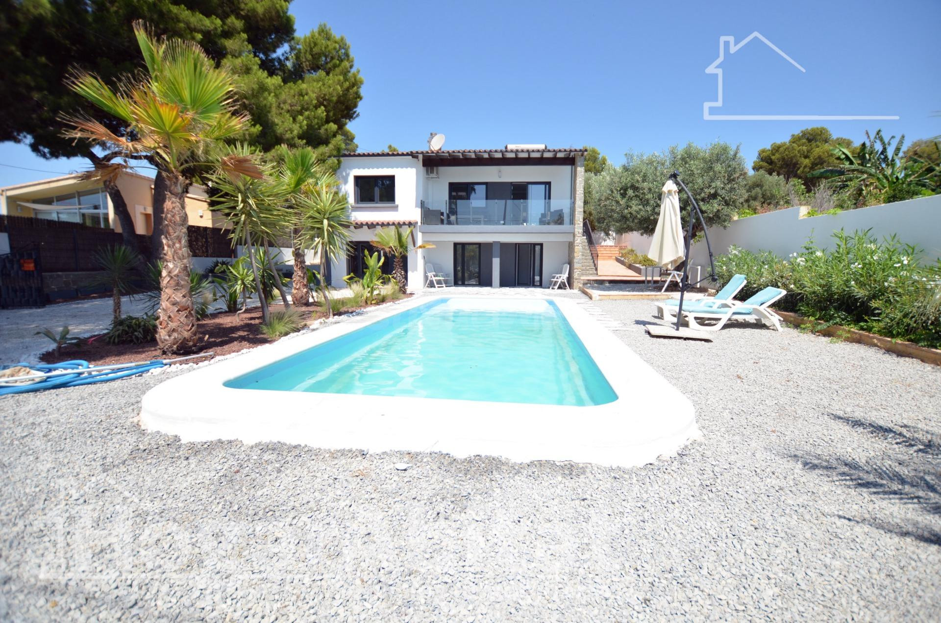 PRECIOSO CHALET REFORMADO CON PISCINA, GARAJE Y DOS TERRAZAS