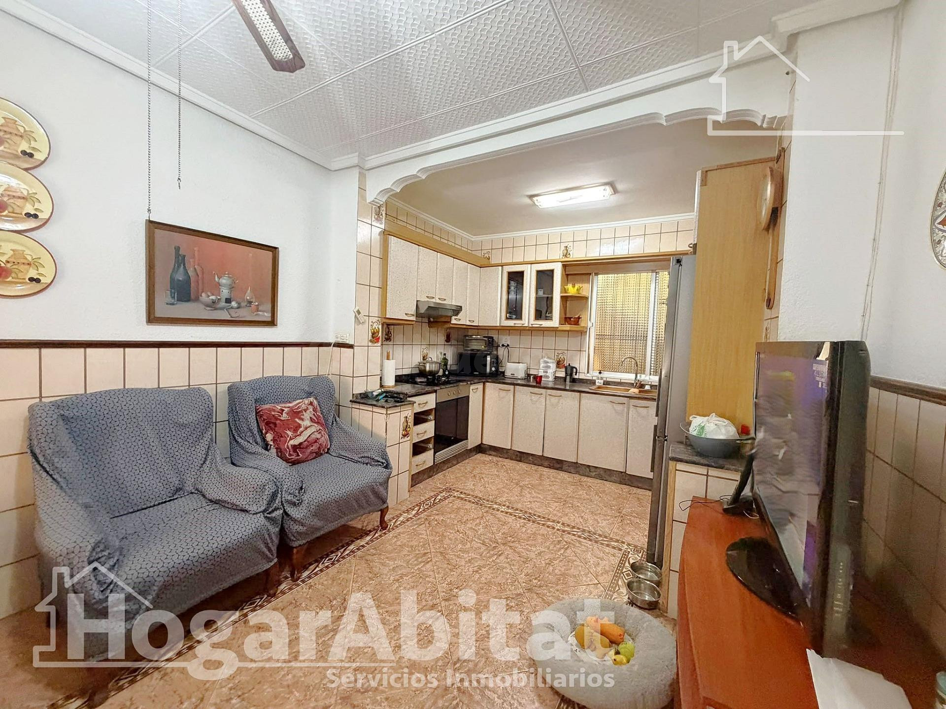 ¡En buena zona! Casa amplia y luminosa con gran terraza y ba - foto 2