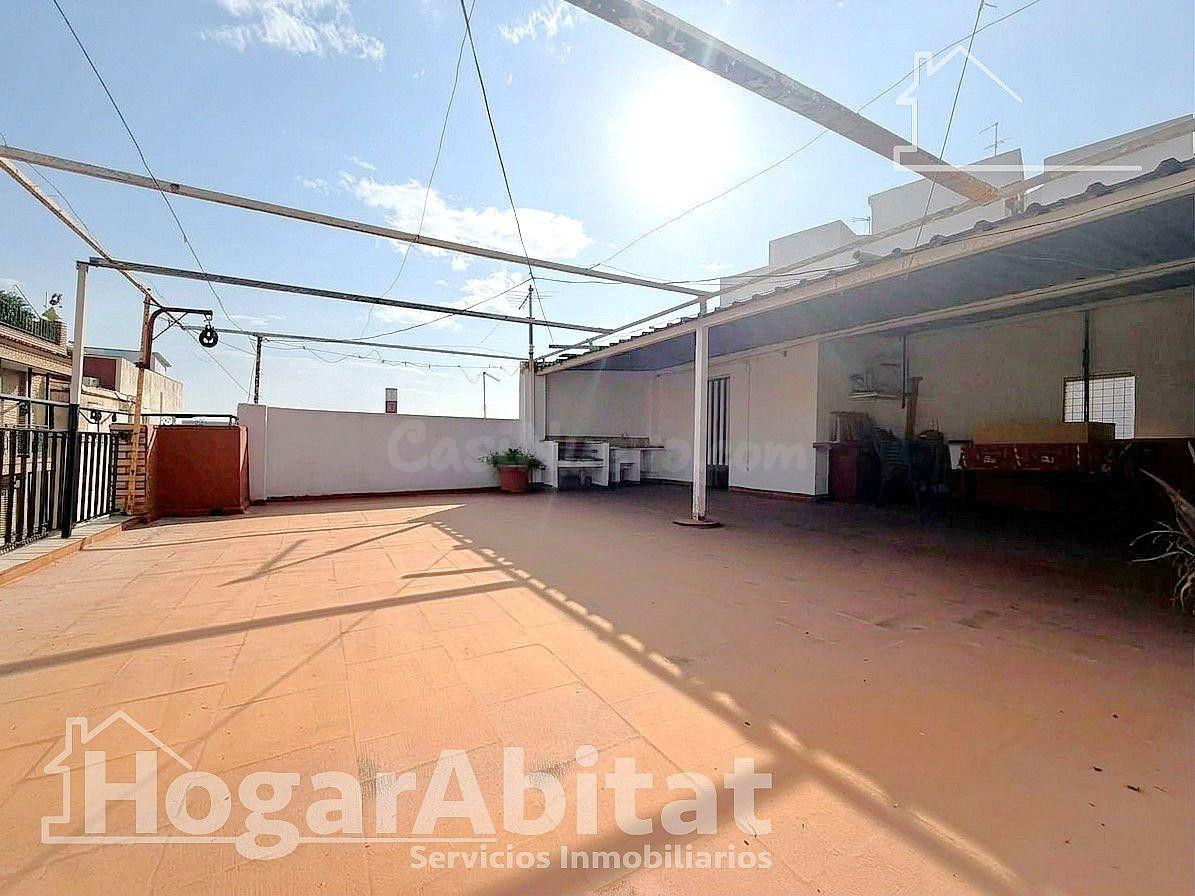 ¡En buena zona! Casa amplia y luminosa con gran terraza y ba - foto 4