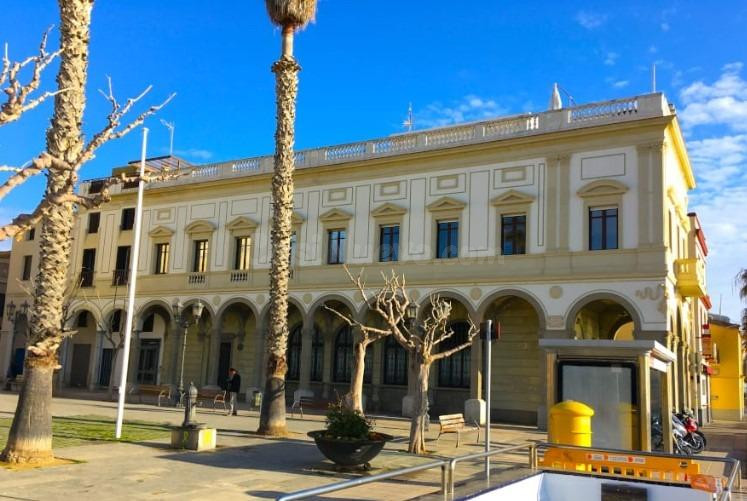 VIVIENDA UNICA EN EDIFICIO EMBLEMATICO NEOCLASICO EN VILASSAR DE MAR