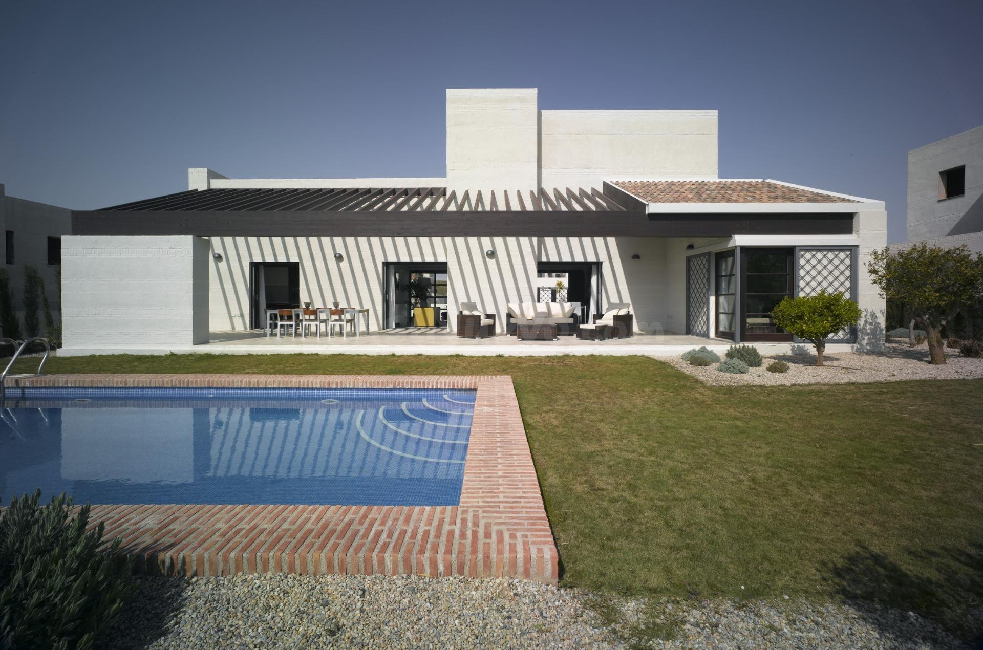 Elegantes villas independientes con piscina privada en Peral