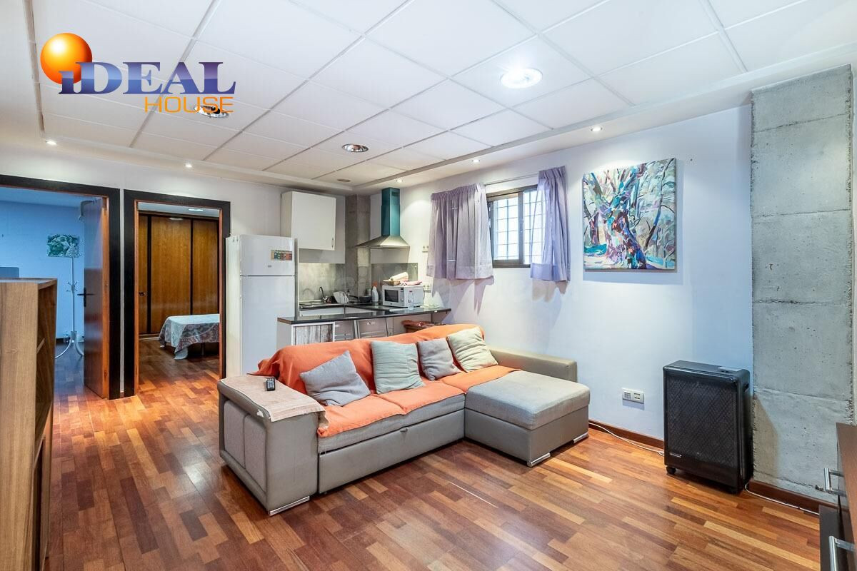 AMPLIA PLANTA BAJA JUNTO ARABIAL CON GARAJE