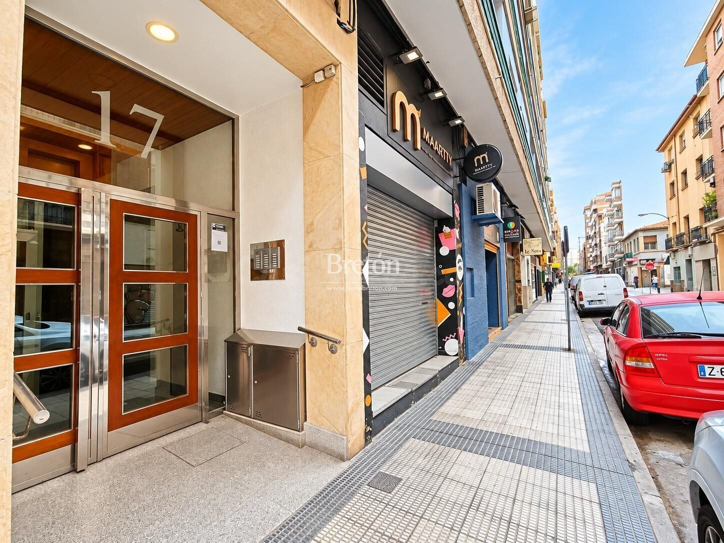 Amplia vivienda de 4 dormitorios con balcón en San Antonio María Claret