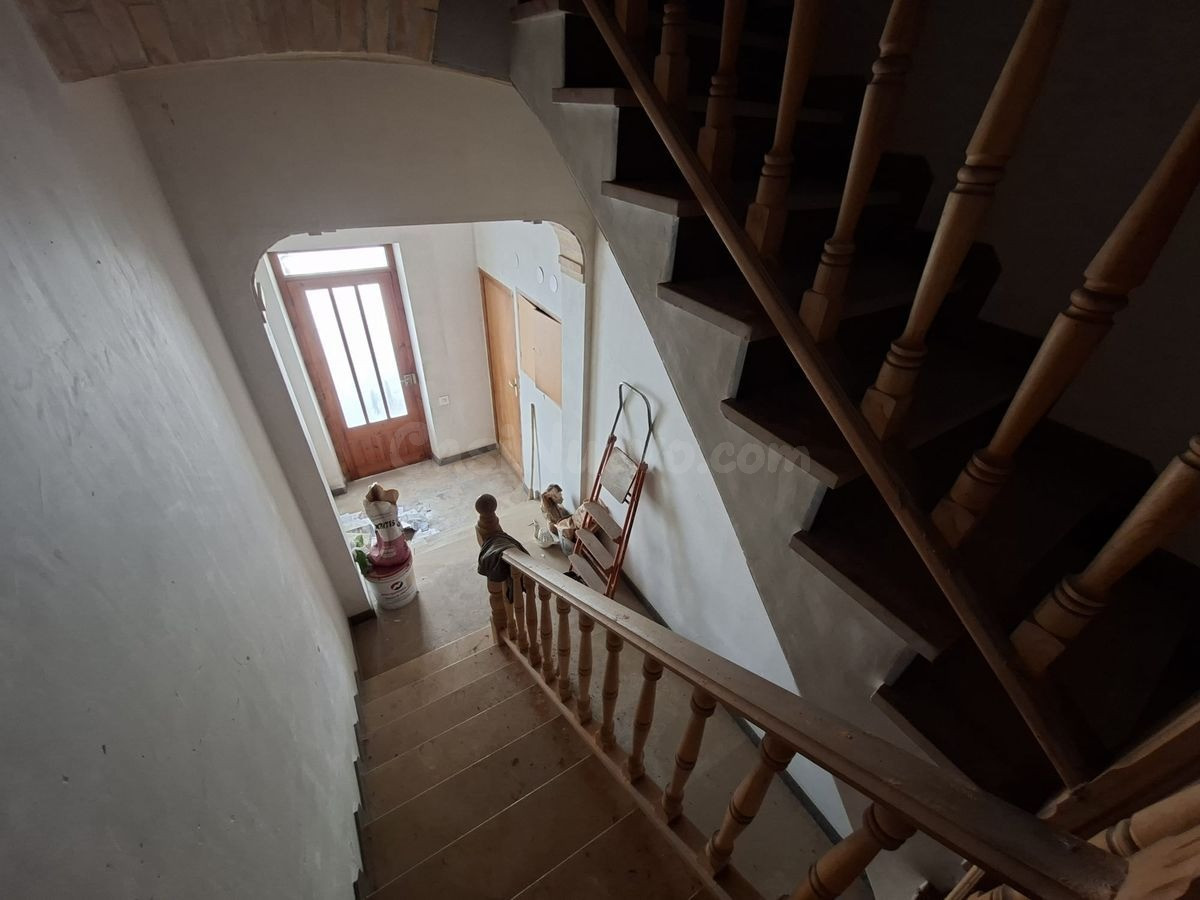 OPORTUNIDAD – CASA ESQUINERA PARA REFORMAR - foto 3