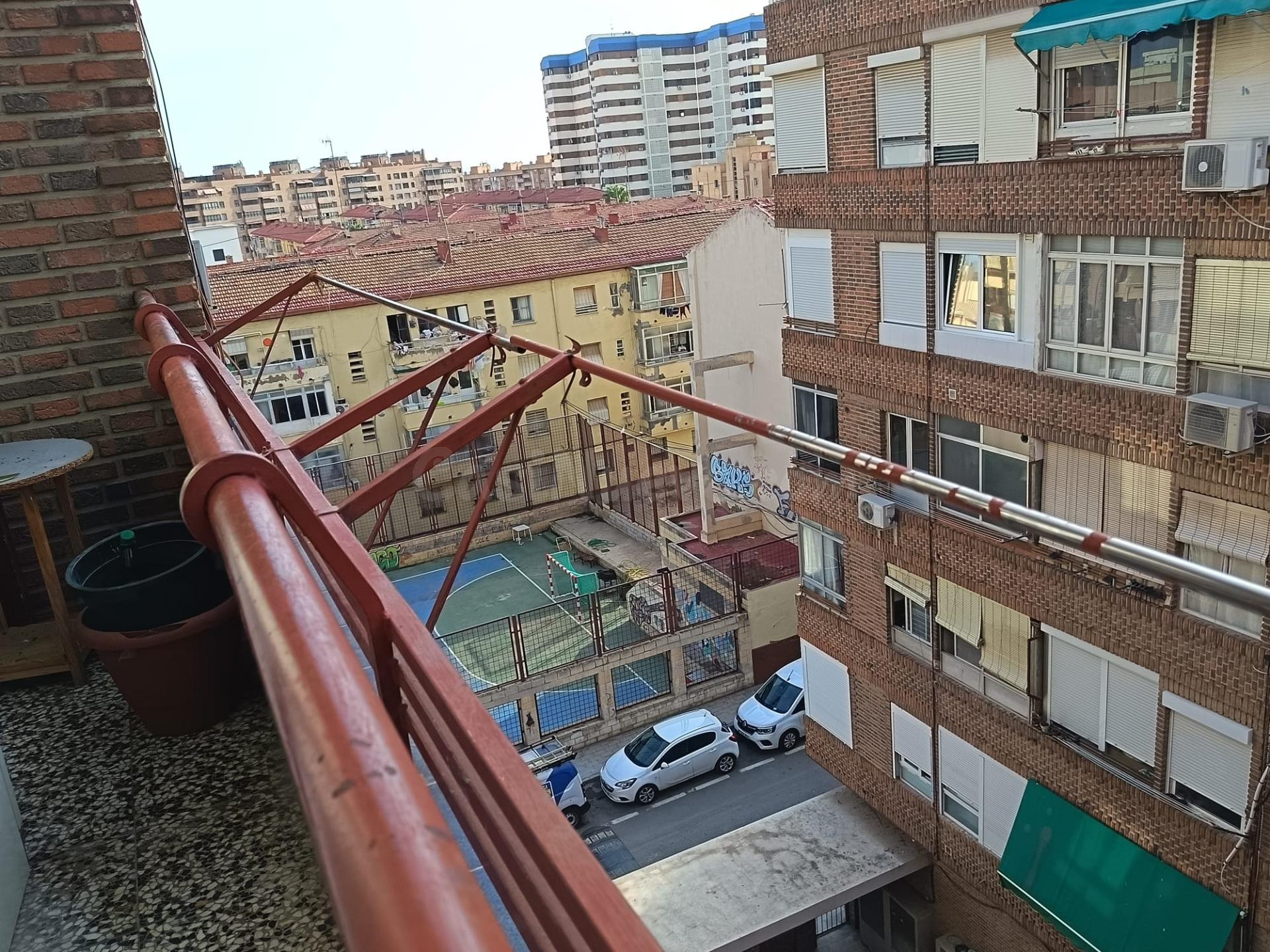 SE VENDE PISO / ASCENSOR/ PARA REFORMAR / BENALUA,/ JUNTO JU