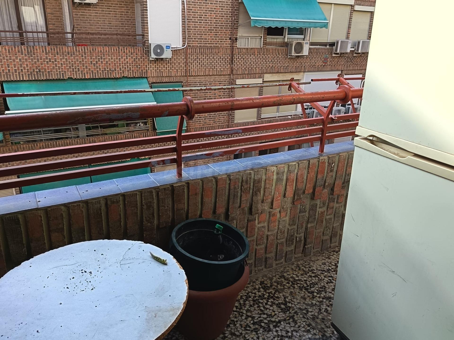 SE VENDE PISO / ASCENSOR/ PARA REFORMAR / BENALUA,/ JUNTO JU - foto 4