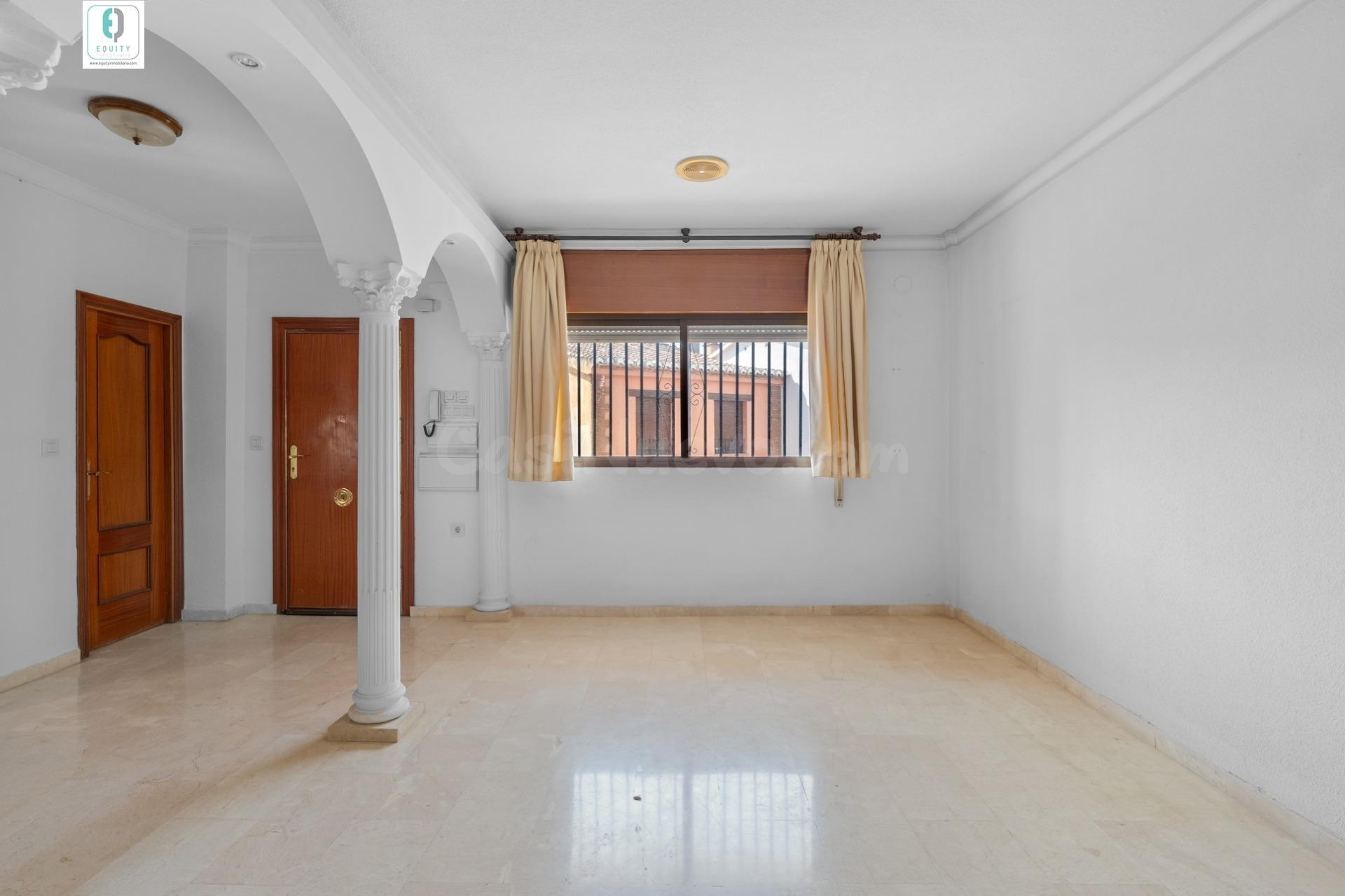 GRAN CASA CON PISCINA EN HUETOR VEGA