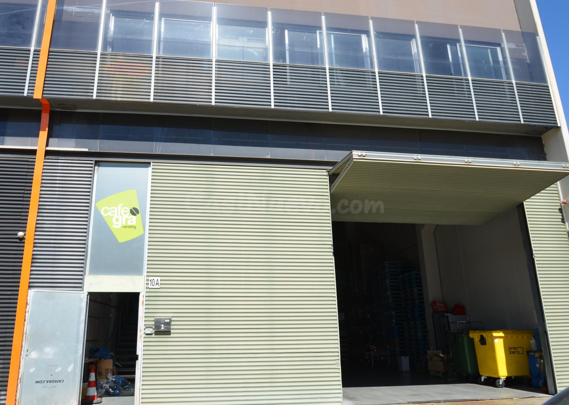 Nave esquinera en alquiler en zona industrial de Vilanova i la Geltrú