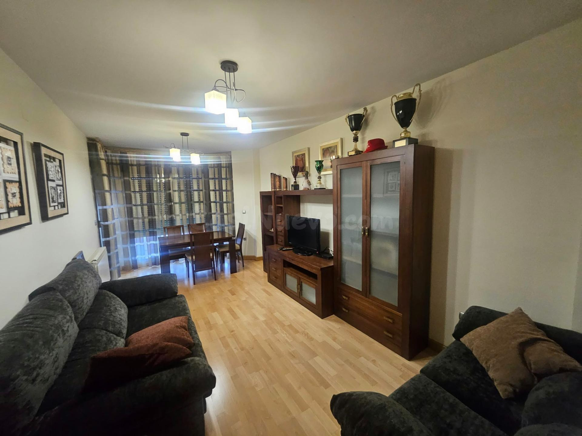 VIVIENDA SEMINUEVA EN FERIA CON GARAJE Y TRASTERO