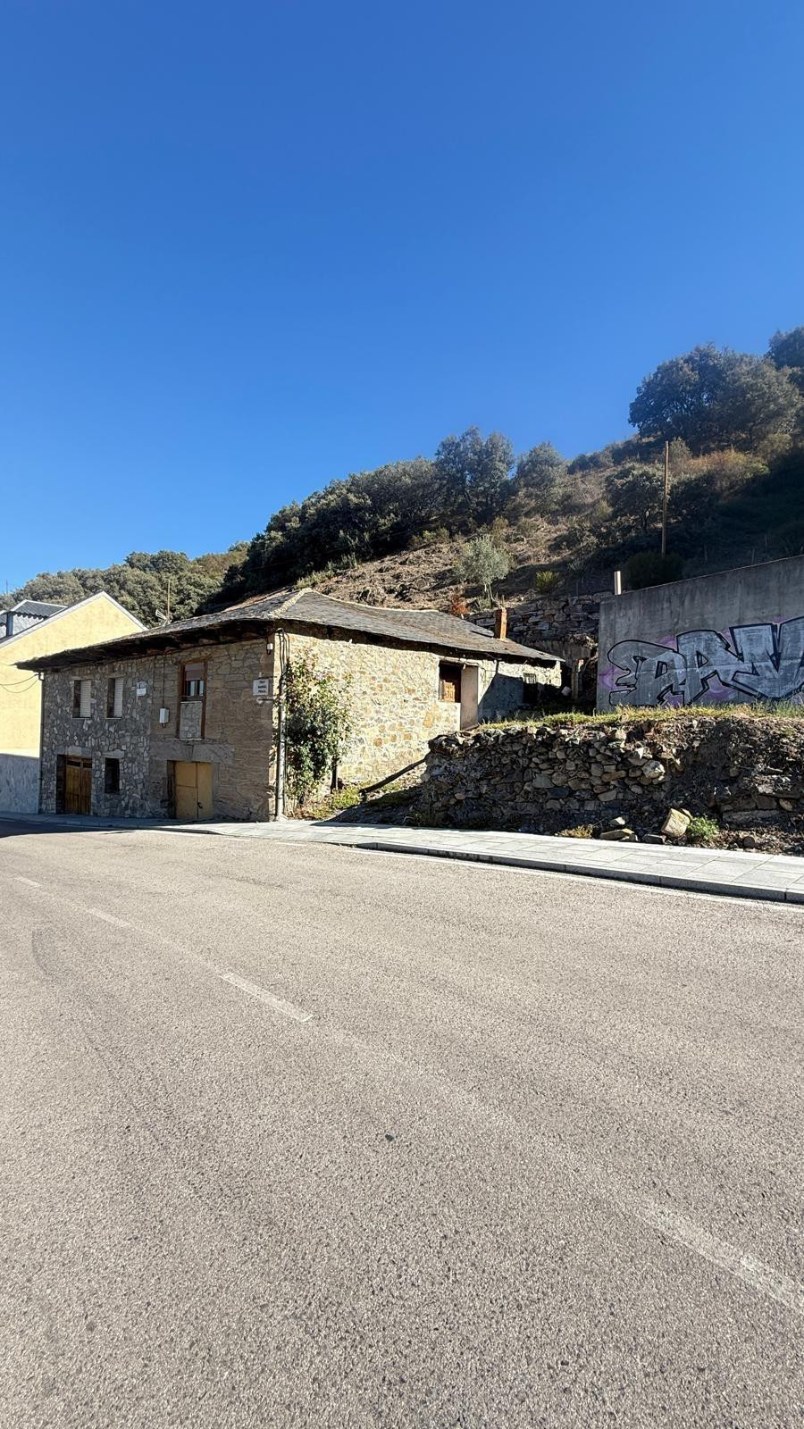 CASA CON TERRENO EN EL CAMINO DE SATIAGO (MOLINASECA) - foto 2