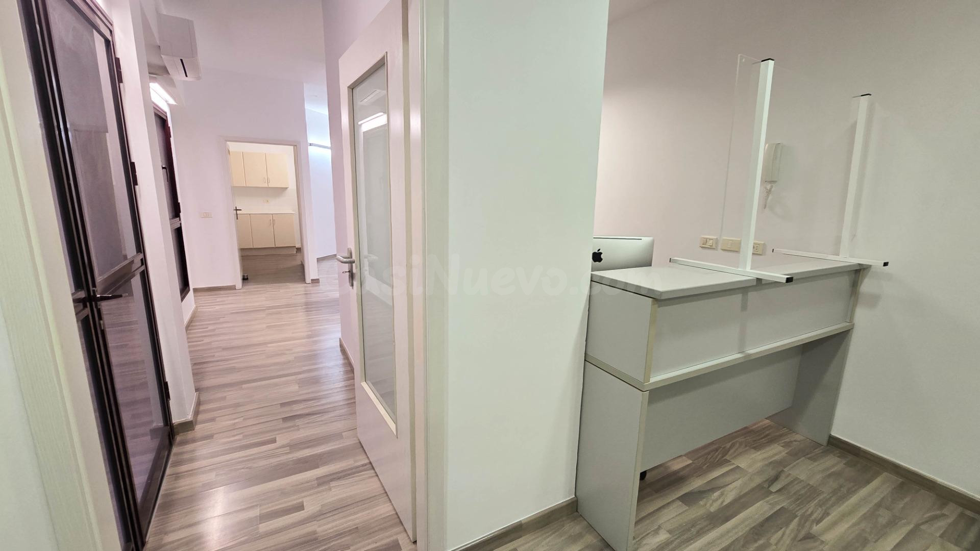 Oficina reformada y amueblada de 128 m2 en el Edificio Peceñ - foto 5