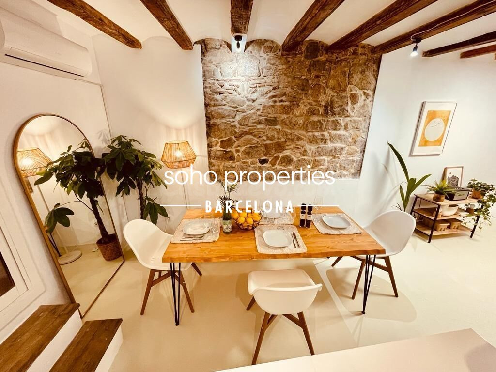 Dúplex de diseño de 110 m2 con 2 suites y acceso independiente junto a La Rambla