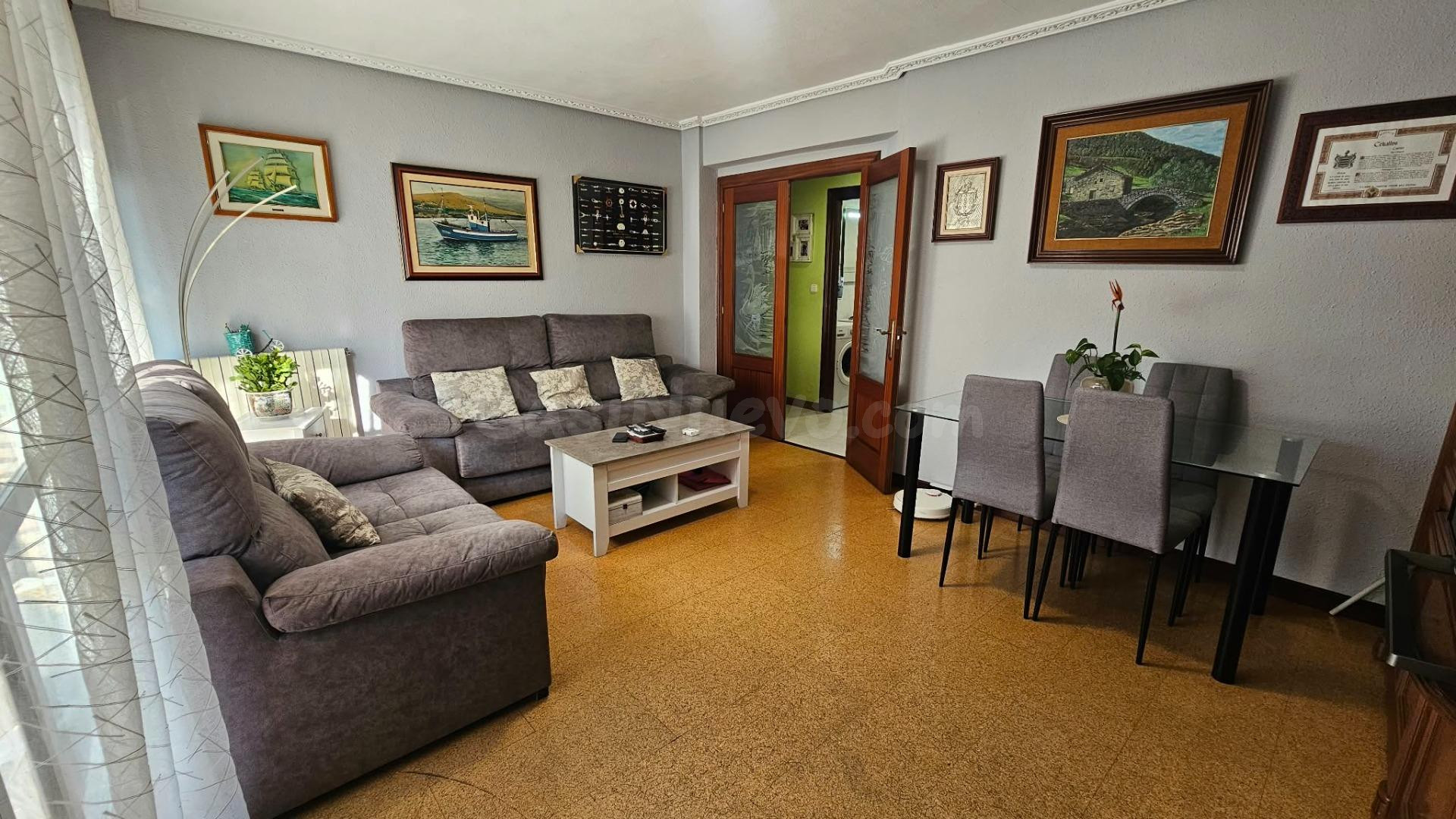 Tu hogar empieza aquí: 2 habitaciones y parking en Torrelavega