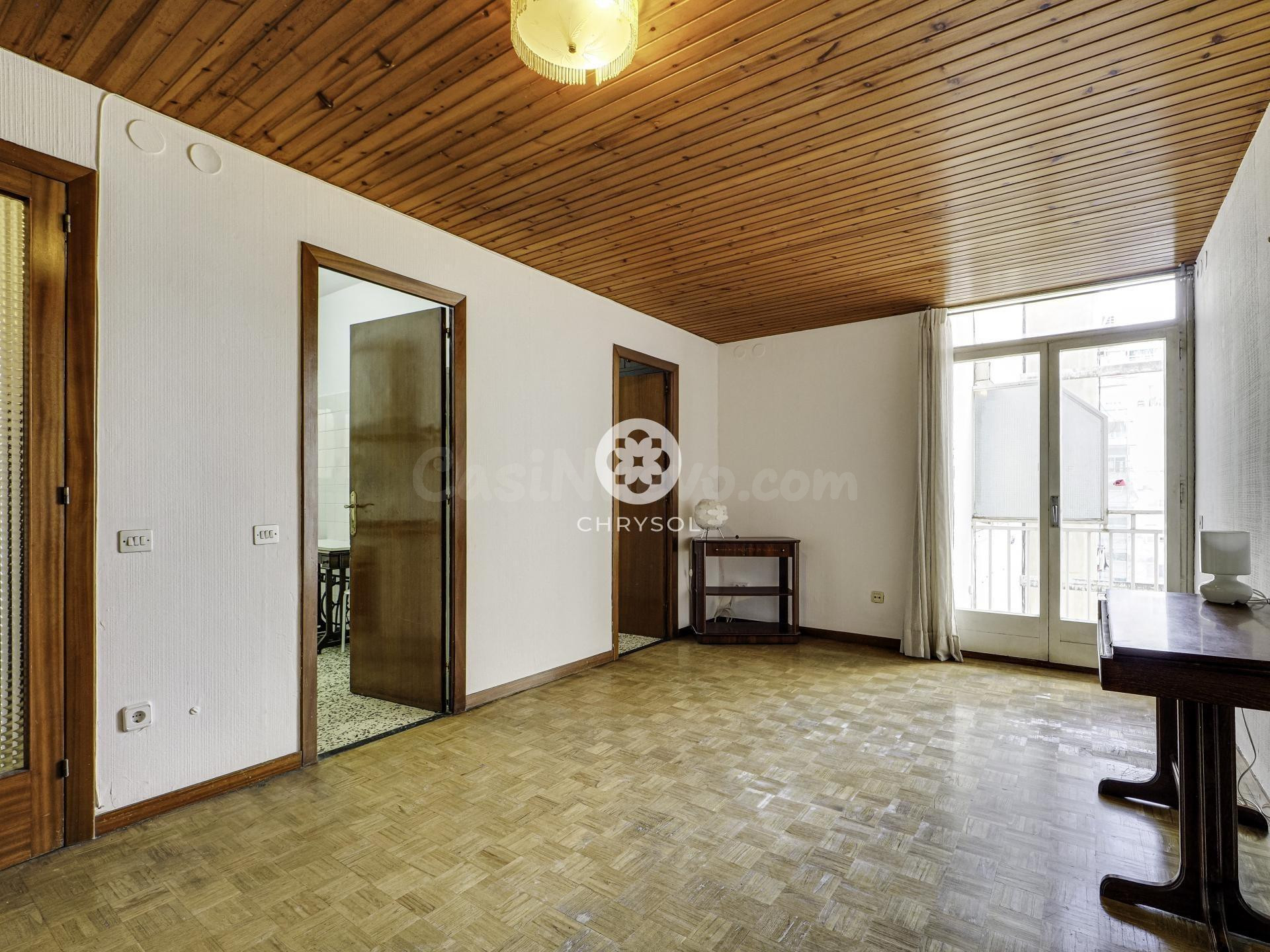 Piso en venta junto a Sagrada Familia.