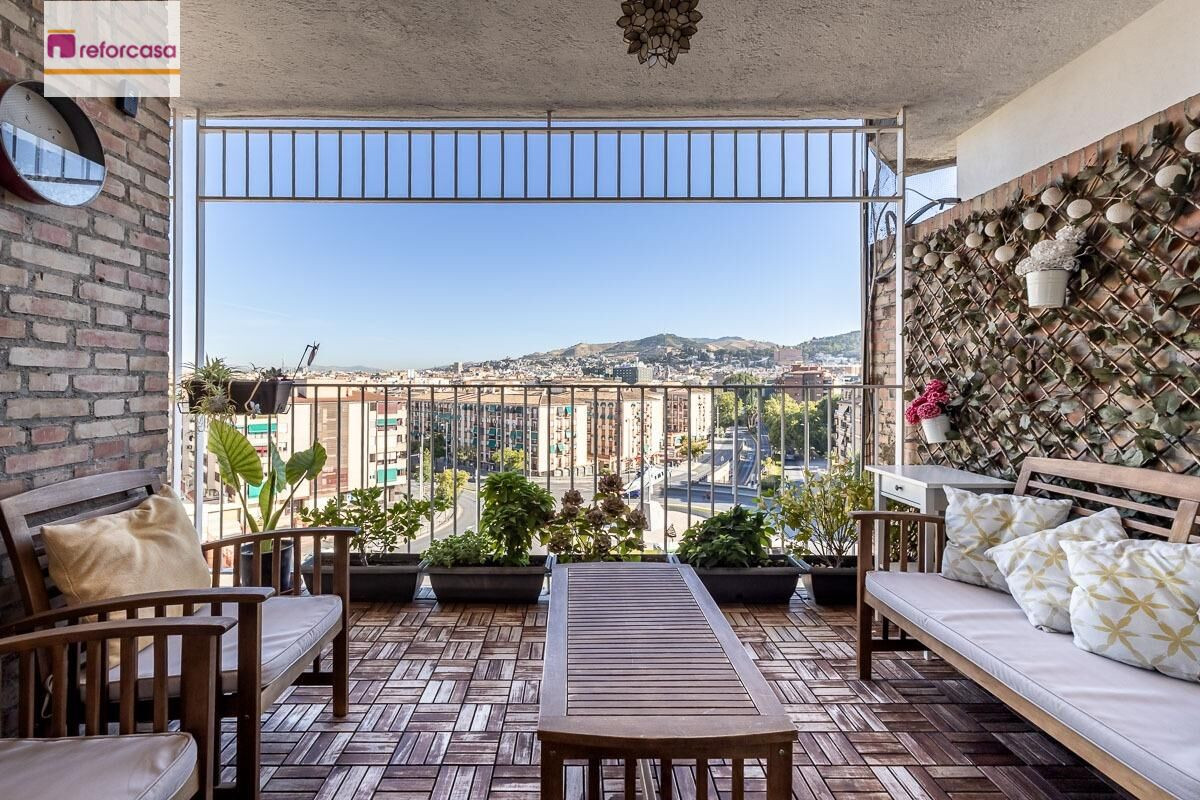 PISO REFORMADO CON VISTAS PANORÁMICAS A UN PASO DEL CENTRO DE GRANADA
