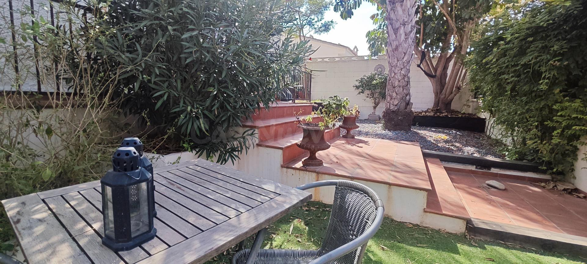 Magnífico Chalet Reformado con Piscina en Arenales del Sol - - foto 3