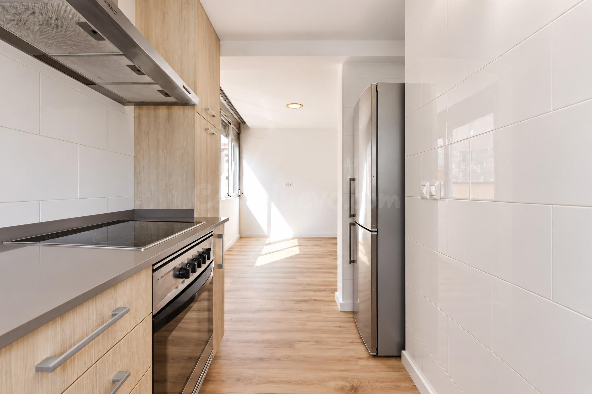 ¡LUMINOSO PISO TOTALMENTE REFORMADO, 100% EXTERIOR Y CON EXC - foto 2