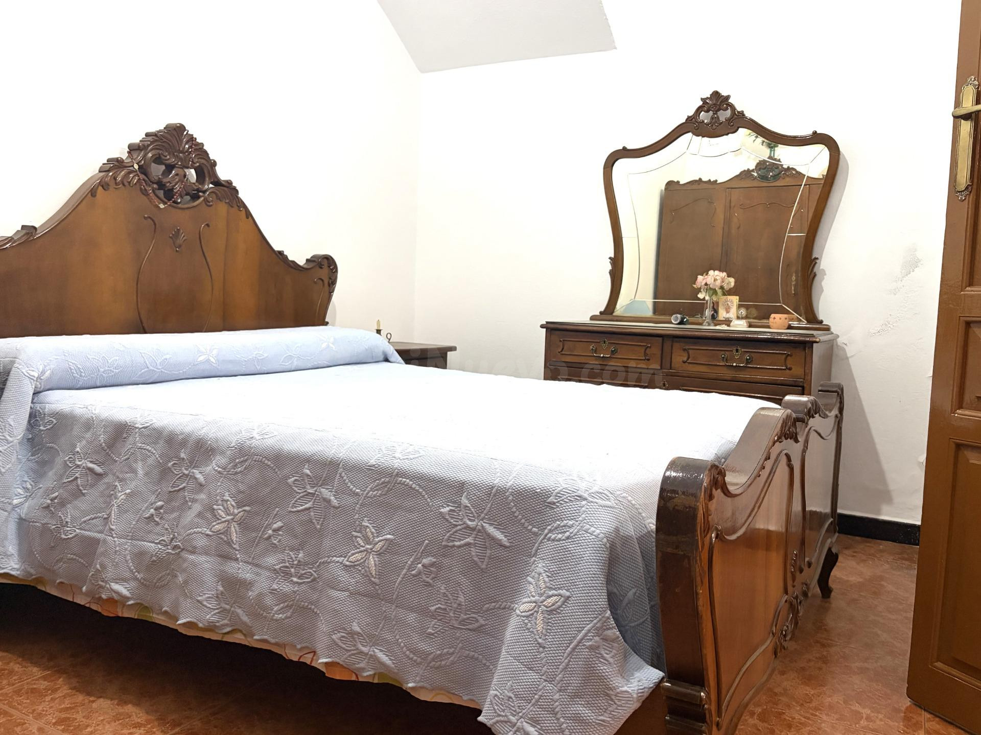 CASA ENTERA CON COCHERA - foto 3